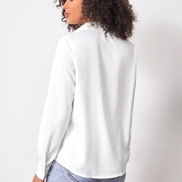 Button up shirt long sleeve pocket front white minimalist business casual - Picture 2 of 2
